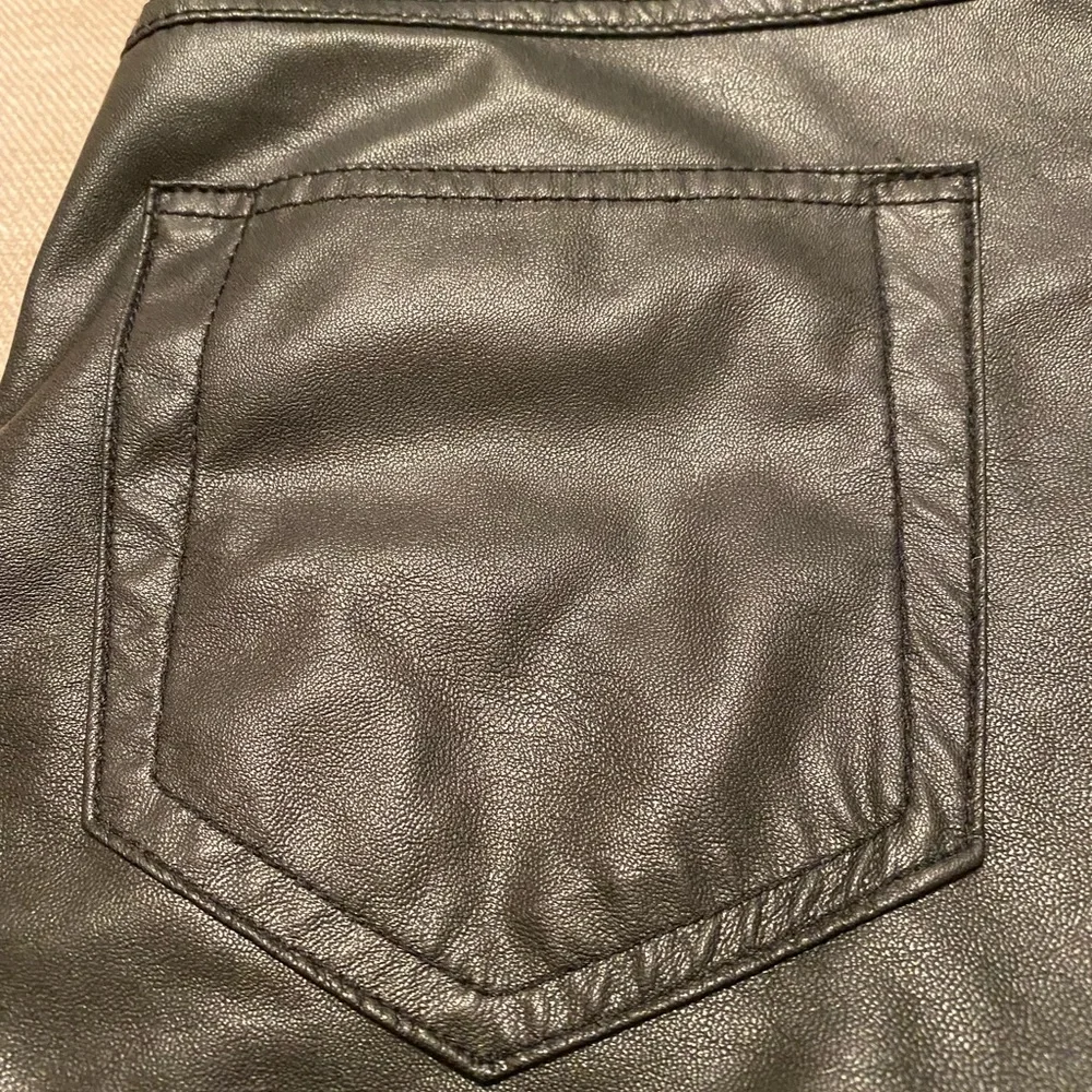 ❤️Hue X-Small Faux Leather Leggings - Picture 10 of 16